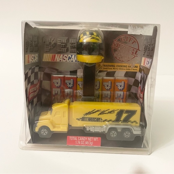 NASCAR Matt Kenseth #17 Hauler & Helmet PEZ Dispensers Gift Set - Picture 1 of 16
